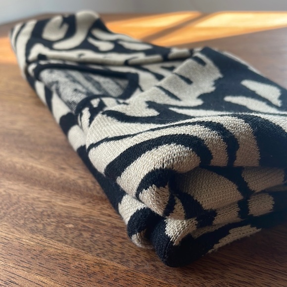 Azur Collections, Bold black & cream print, body con sweater dress, Size L - Picture 11 of 12